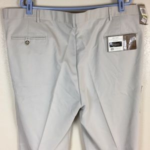 Dockers Pants - Dockers pleated Coit Pant Khaki men’s W44 L32 Dockers Pants - Dockers pleated Coit Pant Khaki men’s W44 L32